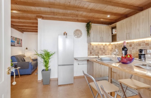 Buen Paso Apartment | Vacation Apartment 'Apartamento Vemar' with Sea View, Shared Terrace and Wi-Fi