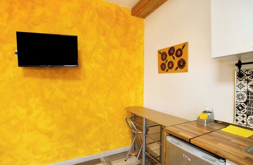 Vecindario Apartment | Vacation Apartment 'Apartamento C Para 2 En Vecindario' with Private Terrace and Wi-Fi