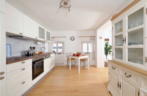 Meisham Apartment | Vacation apartment Am Wasserrad Ost, 94sqm, 1 bedroom, south-facing balcony