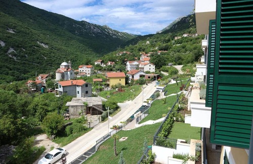 Donji Morinj Apartment | Vacation apartment/apartment for 4 guests with 58m² in Morinj (132708)