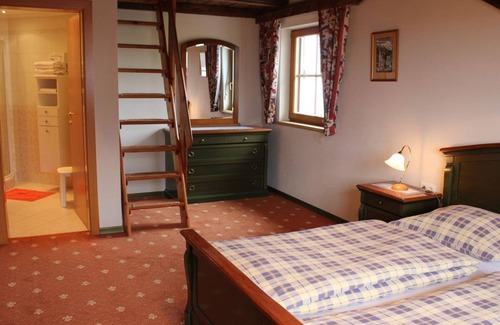 Obervellach House | Vacation apartment Karawankenblick - Almgasthof Himmelbauer