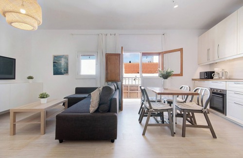 Telde Apartment | Vacation Apartment 'Balcon de Porteria' with Mountain View, Balcony and Wi-Fi