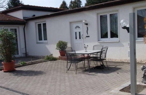 Naundorf Apartment | Vacation apartment below the vineyards in Radebeul, 3 min. walk to Schloss Wackerb.