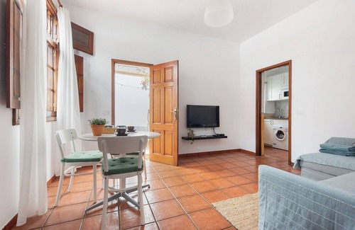Garachico Apartment | Vacation Apartment 'Casa Hilaria' with Shared Terrace and Wi-Fi