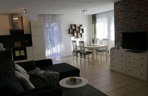 Uettingen Apartment | Vacation apartment centrally located between Wertheim and Würzburg. Apartment for 1-4 persons