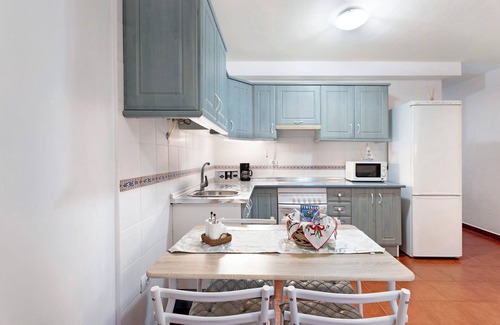 La Jaca Apartment | Vacation Apartment 'Coral' with Wi-Fi