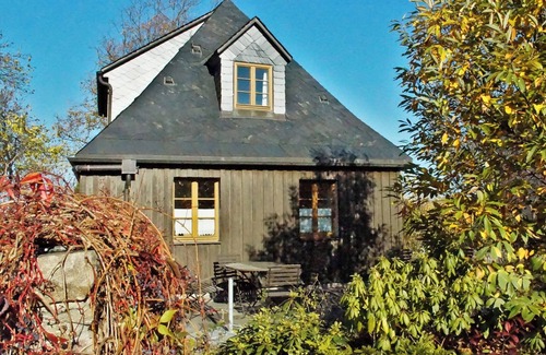 Augustusburg Apartment | Vacation apartment garden house first floor in listed Lotterhof