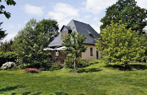 Augustusburg Apartment | Vacation apartment garden house 1st floor in listed Lotterhof