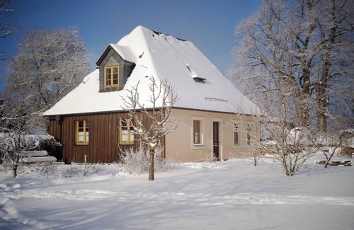 Augustusburg Apartment | Vacation apartment garden house 1st floor in listed Lotterhof