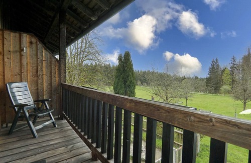 Segeten Apartment | Vacation apartment "Hochzeitszimmer" with balcony and view over the beautiful low mountain range