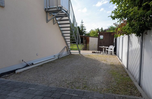 Hallbergmoos Apartment | Vacation apartment in Hallbergmoos, near Munich Airport, Therme Erding