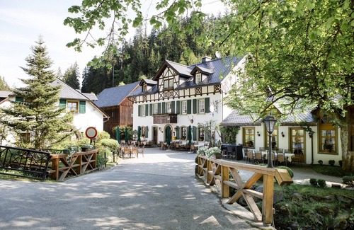 Helmbrechts Apartment | Vacation apartment with living and kitchen area