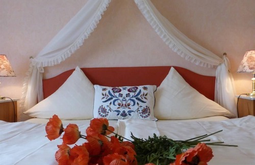 Schwedelbach Bed & Breakfast | Vacation apartment "Blütenzauber" - Guesthouse Birnbaumhof