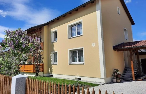 Wackersdorf Apartment | Vacation apartment (90sqm) with 3 bedrooms