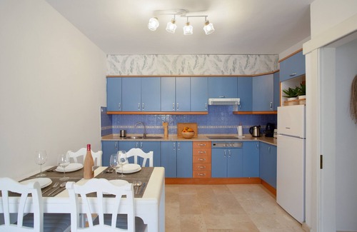 Lomo Quiebre Apartment | Vacation Apartment 'Mangueros Suite 18 Puerto de Mogán' with Mountain View and Shared Pool