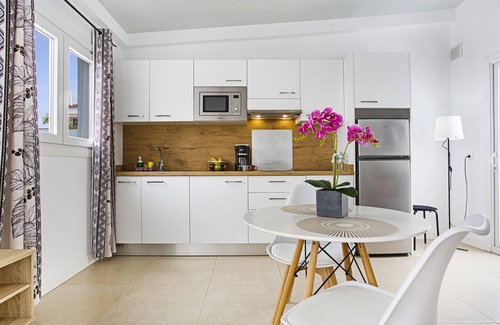 Triquivijate Apartment | Vacation Apartment 'Atardecer - Apartamento Con Terraza' with Private Terrace and Wi-Fi