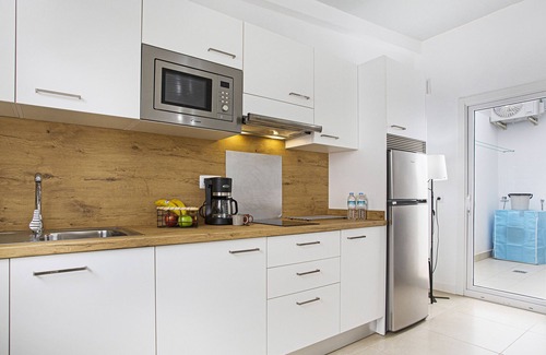 Triquivijate Apartment | Vacation Apartment 'Atardecer - Apartamento Con Terraza' with Private Terrace and Wi-Fi