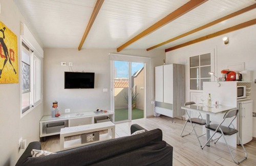 Arico Apartment | Vacation Apartment 'Estudio Calima' with Sea View, Private Terrace and Wi-Fi