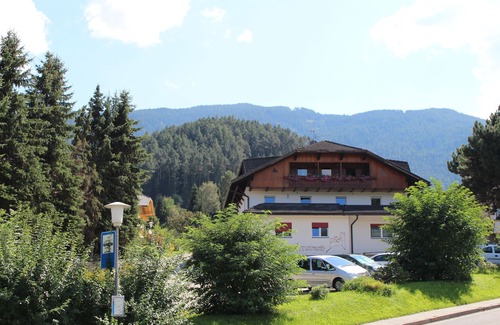 San Lorenzo di Sebato Apartment | Vacation apartment for 6 to 10 people