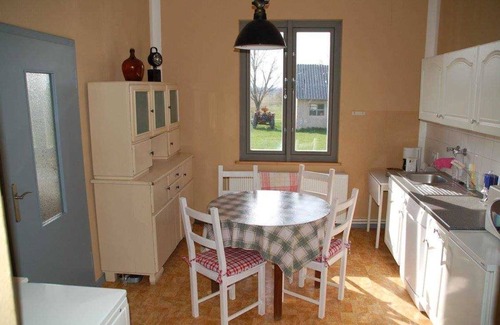 Teterow Apartment | Vacation apartment Gänseblümchen - I know a house by the forest.