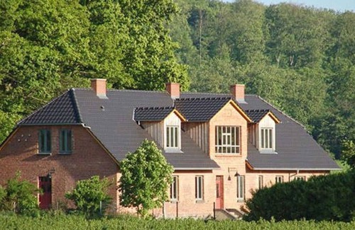 Teterow Apartment | Vacation apartment Gänseblümchen - I know a house by the forest.