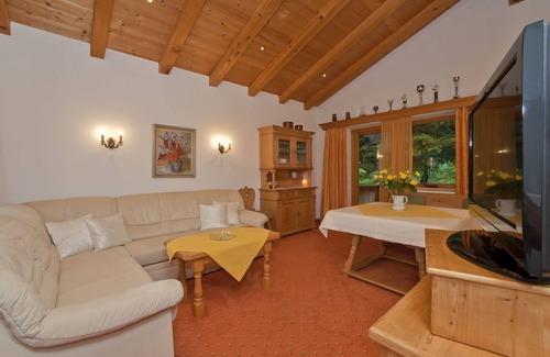 Oberndorf bei Kitzbuhel Apartment | Vacation apartment "HAHNENKAMM" in the ski area, hiking paradise