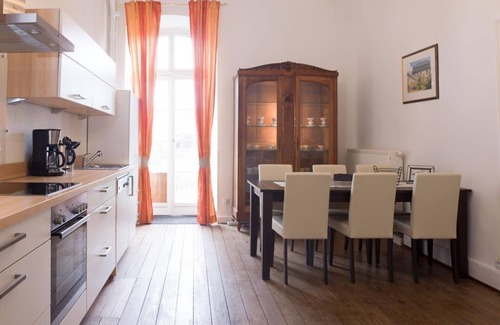 Hilbringen Apartment | Vacation apartment in the castle "Hesse von Hilbringen" - Schloss Hilbringen