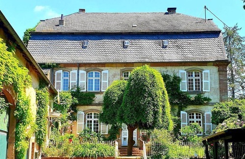 Hilbringen Apartment | Vacation apartment in the castle "Hesse von Hilbringen" - Schloss Hilbringen