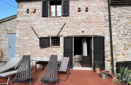 Furlo Apartment | Vacation apartment in the middle of paradise, on Monte Paganuccio/Marche. Nature and tranquillity.