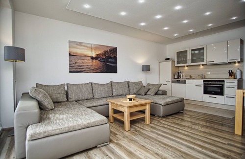 Lauterbach Apartment | Vacation apartment near the harbor with sea view - Hafenresidenz Lauterbach FeWo 2-2