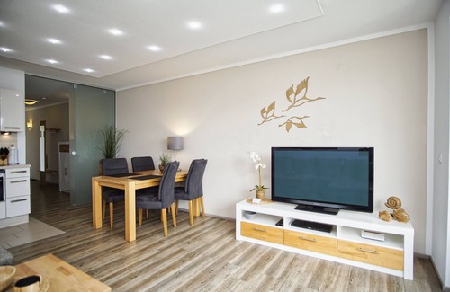 Lauterbach Apartment | Vacation apartment near the harbor with sea view - Hafenresidenz Lauterbach FeWo 2-2