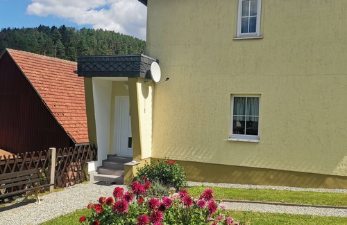 Paulinzella Apartment | Vacation apartment Paulinzella 9 including WLAN and parking space