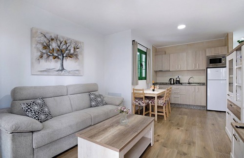 Los Pocillos Apartment | Vacation Apartment "Rubí" close to the Sea with Shared Pool & Wi-Fi
