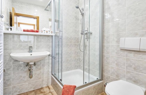 Finkenstein am Faaker See Bed & Breakfast | Vacation apartment S - Apartments Theresienhof