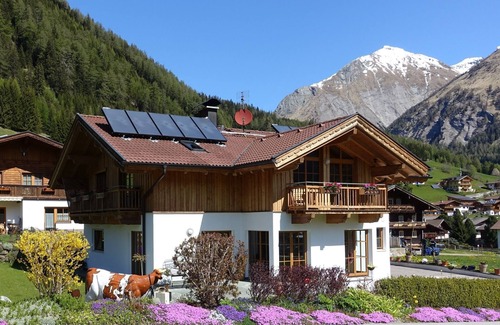Großdorf Apartment | Vacation apartment "Schönleitn" in Haus Lubach in Kals am Grossglockner