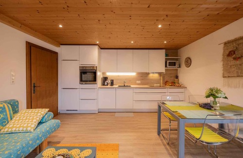 Mieders Apartment | Vacation apartment Serlesblick with direct access to the ski slope, WLAN and terrace