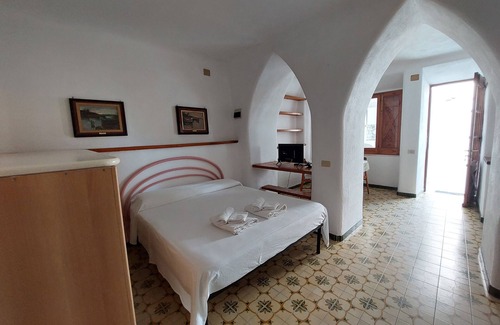 Succhivo Apartment | Vacation apartment sleeps 6 just 50 meters from Chiaia beach
