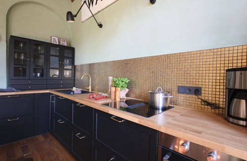 Wallsbull Apartment | Vacation apartment station building