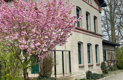 Wallsbull Apartment | Vacation apartment station building