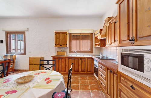 Buenavista del Norte Apartment | Vacation Apartment 'Teresa' with Mountain View and Wi-Fi