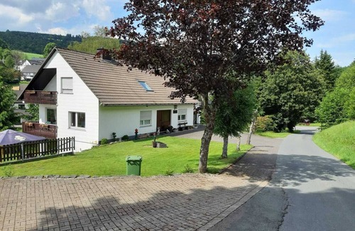 Elkeringhausen Apartment | Vacation apartment with 3 bedrooms with terrace