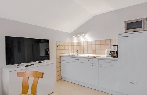 Chieming Apartment | Vacation apartment Wennesz 2 on Lake Chiemsee with south-facing balcony, mountain view and WLAN