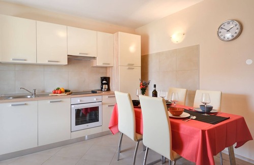 Mali Maj Apartment | Vacation apartment with pool (60m2), 4 persons, garden, air-conditioned,barbecue