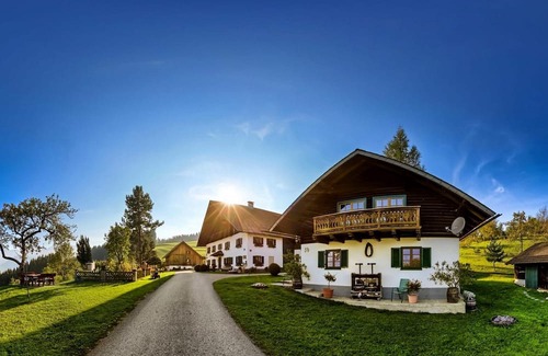 Unterach am Attersee Apartment | Vacation apartment Wolfgangsee - Apartment at the Margarethengut vacation farm on Lake Attersee