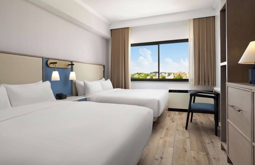 White Plains Hotel | Vacation At Its Finest! 4 Convenient Units, Free Airport Shuttle, Pet-Friendly