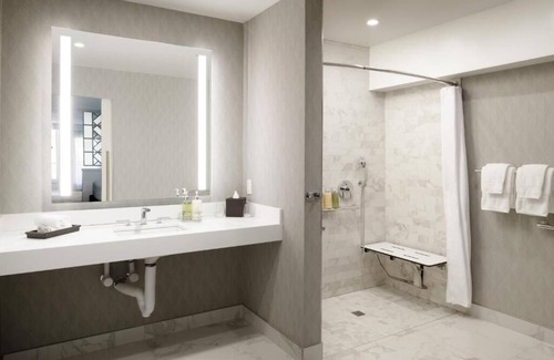 Tri-West Hotel | Vacation At its Finest! Onsite Pool, Parking, Pet-Friendly Property