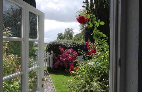 Pommerby Apartment | Vacation by the sea in a thatched-roof house; fireplace, free WiFi, 2 Smart TVs, sauna from 2022