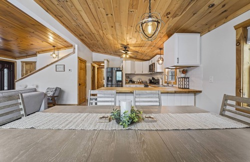 Lake Luzerne House | Vacation Cabin minutes from Lake George w/Hot Tub