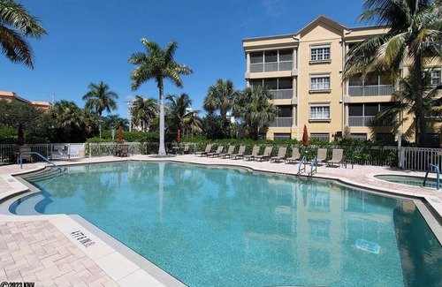 South Island Condo | Vacation Condo! Bella Lago 442 Deluxe 2B/2B w/Den Condo Steps from Beach!
