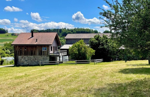Dompierre House | Vacation cottage in a quiet country setting. Meet alpacas.